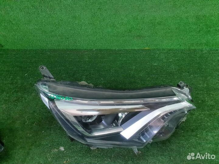 Фара правая Toyota RAV4