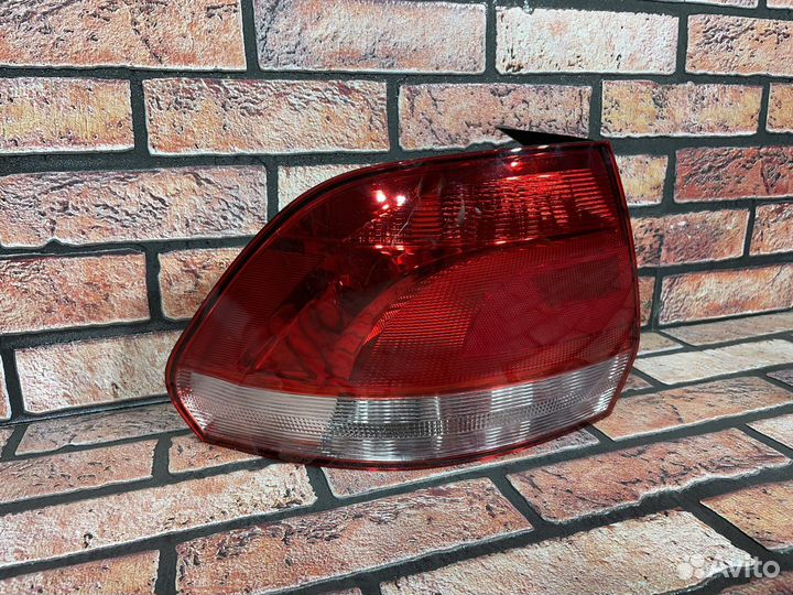 Volkswagen polo фонарь задний левый