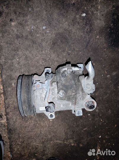 Компрессор кондиционера Тойота Аурис 1,6 бензин