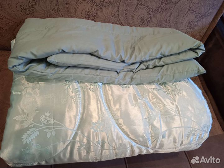 Одеяло, две подушки, 4 наволочки, простыня