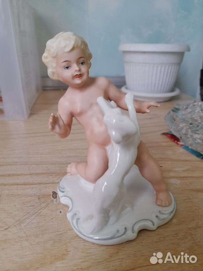 Статуэтки фарфоровые. Сервизы