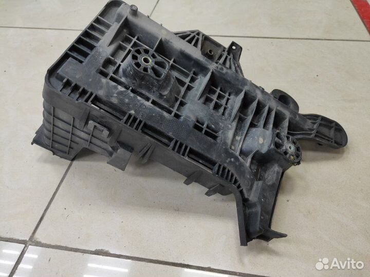 Кронштейн акб Volkswagen Passat B6 1.9 BKC 2005