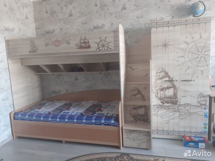 Детская двухярусная кровать с матрасом