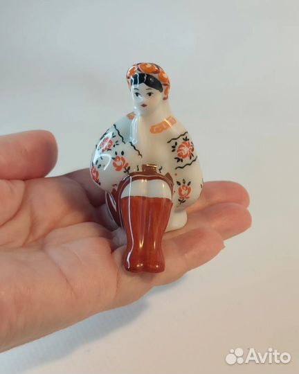 Фарфоровая миниатюра