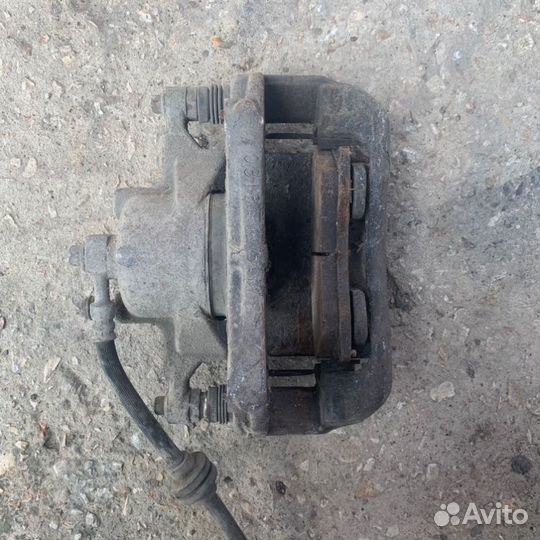 Суппорт передний Chevrolet Cruze седан F16D3 2011