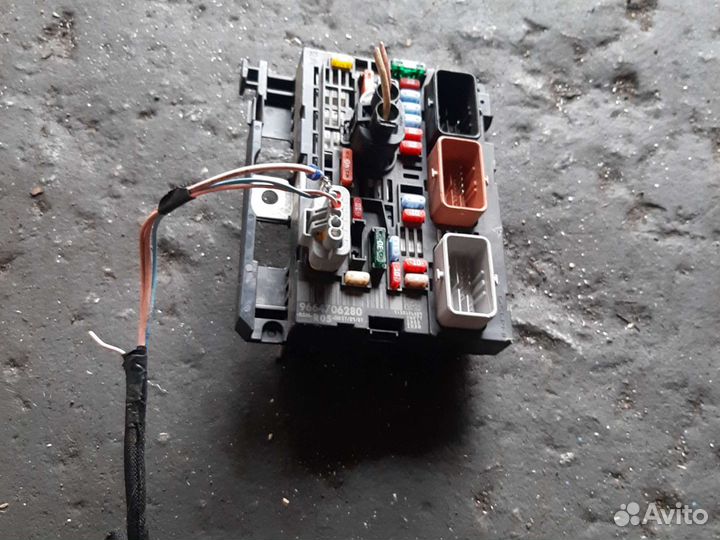 Блок предохнителей Пежо 308 Ситроен C4 Ц4