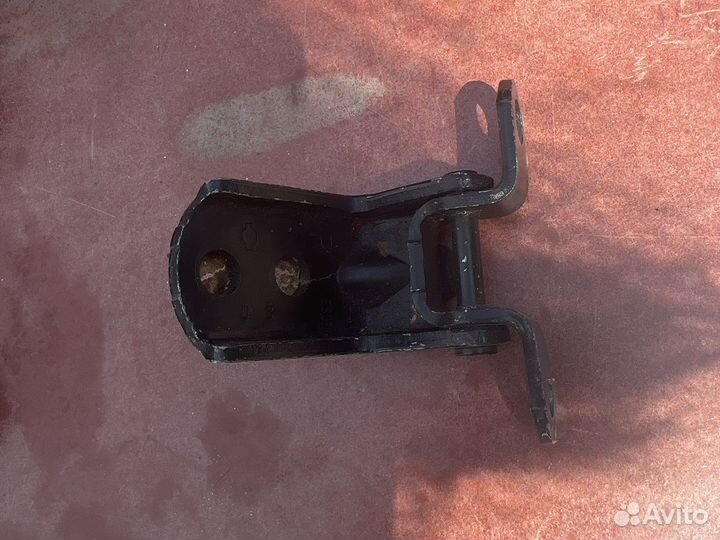 Петля двери Nissan Almera N16 перед правая