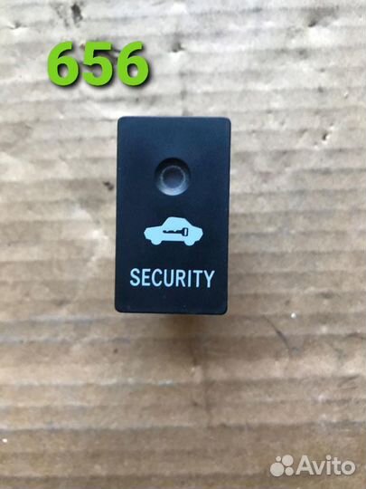 Кнопка центрального замка Тойота RAV4(656)