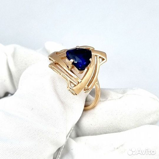 Золотое кольцо с фианитом 19р