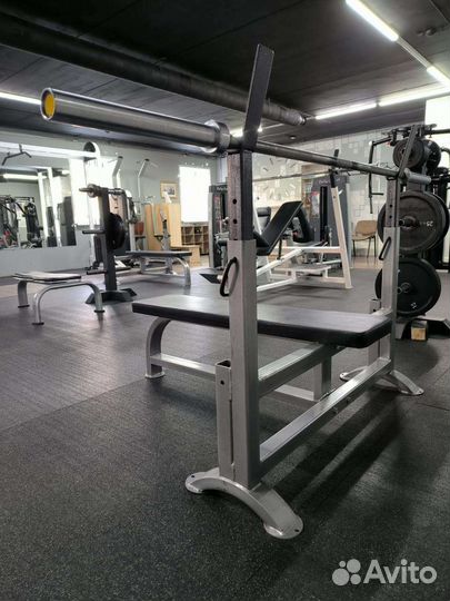 Жимовая скамья