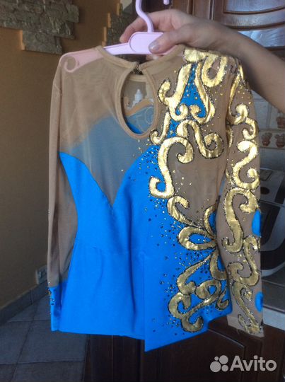 Гимнастический костюм,2 обруча и 3 скакалки