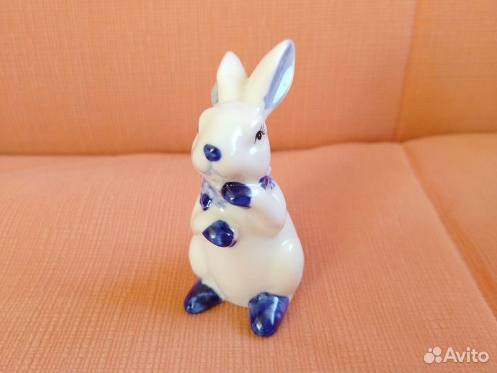 Статуэтка зайчик