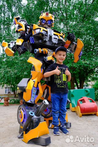 Аниматор на день рождения шоу трансформера Бамблби