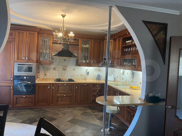 3-к. квартира, 135 м², 4/5 эт.