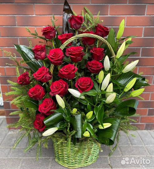 Ритуальные корзины из живых цветов