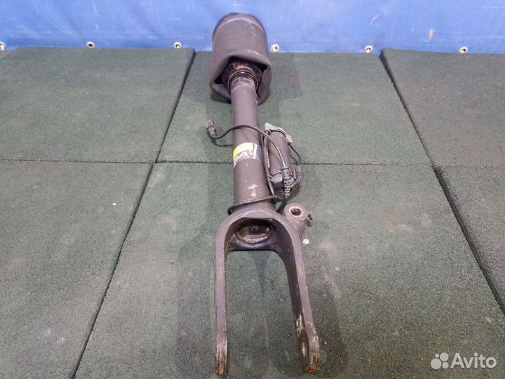 Стойка пневматическая передняя левая Mercedes-Benz