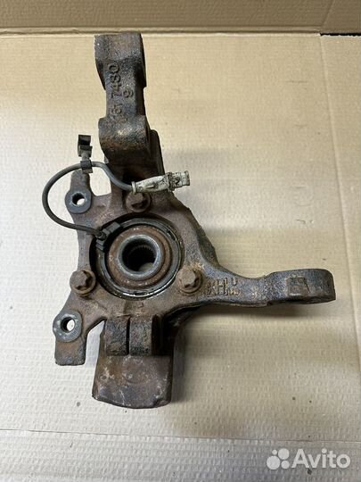 Поворотный кулак передний правый Opel Astra H