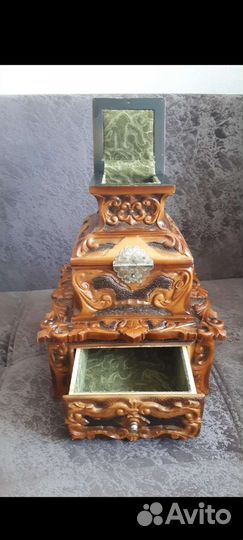 Шкатулка из дерева ручной работы