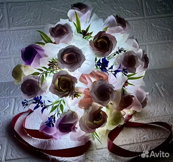 Букет из мыльных роз светящийся