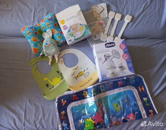 Вещи пакетом для малыша молокоотсос подгузники т.д