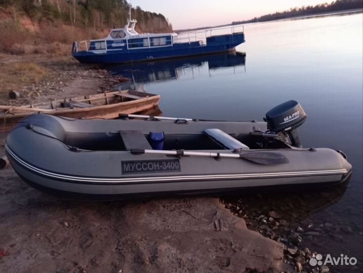 Продам лодку с мотором