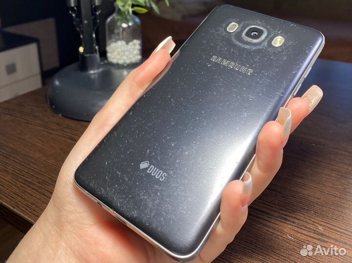 Телефон Samsung Galaxy j7 2016