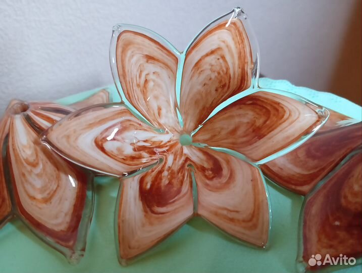 Стеклянные цветы от люстры, плафоны