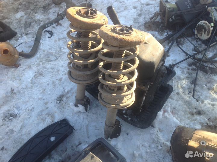 Стойка передняя Рено 19 Европа