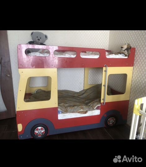 Двухъярусная кровать машина