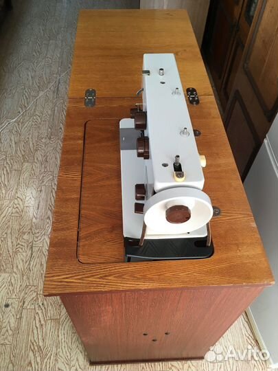 Швейная машина 