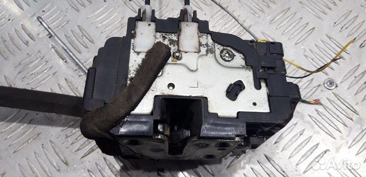 Замок водительской двери Nissan Tiida C11