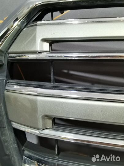 Решетка радиатора Toyota Land Cruiser 200