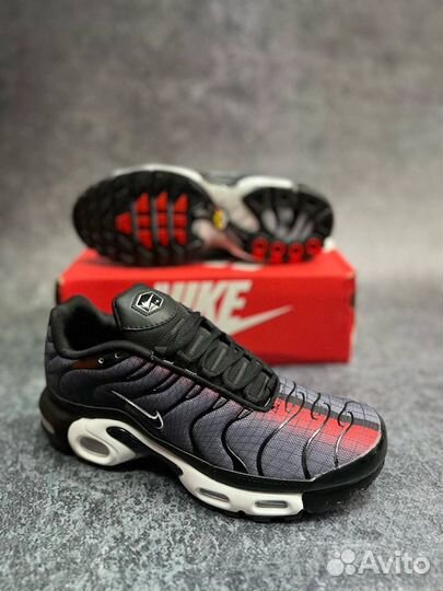 Кроссовки Nike Air Max Tn Plus