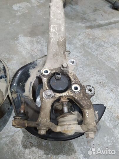 Кулак передний lexus IS250