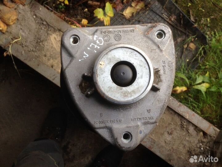 Передняя правая стойка амортизатора на мерс W176