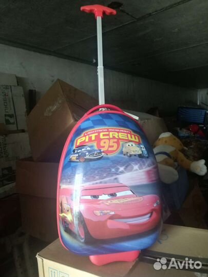 Детский чемодан на колесиках