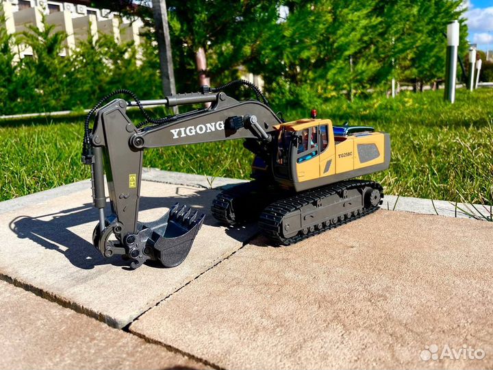 Экскаватор игрушка на пульте управления