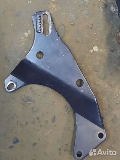 Кронштейн насоса гура на VW Sharan 1