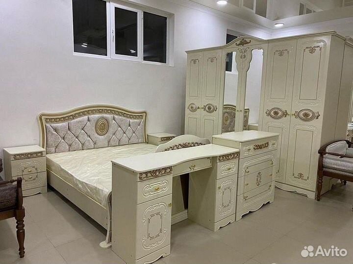 Спальный гарнитур Азалия