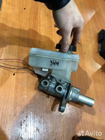 Главный тормозной цилиндр на infiniti FX50
