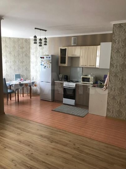 2-к. квартира, 77 м², 2/10 эт.