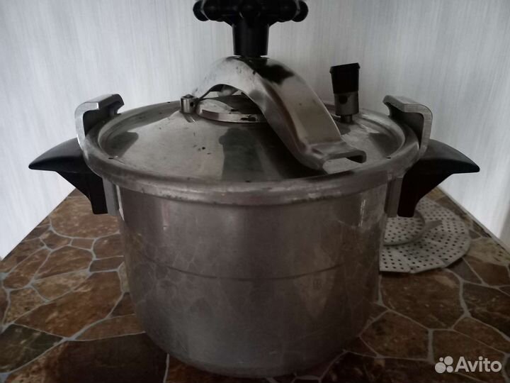 Кастрюля алюминиевая