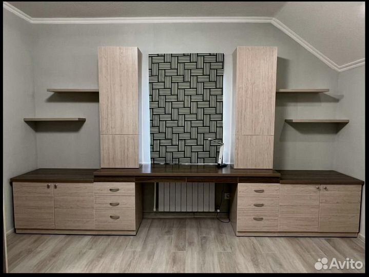 Детская учебная зона у окна от производителя