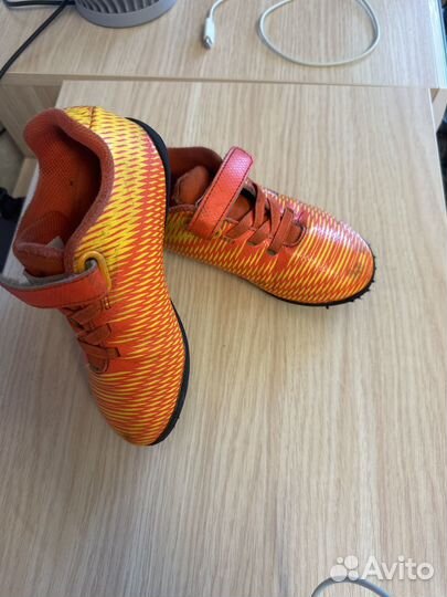 Детские футбольные бутсы