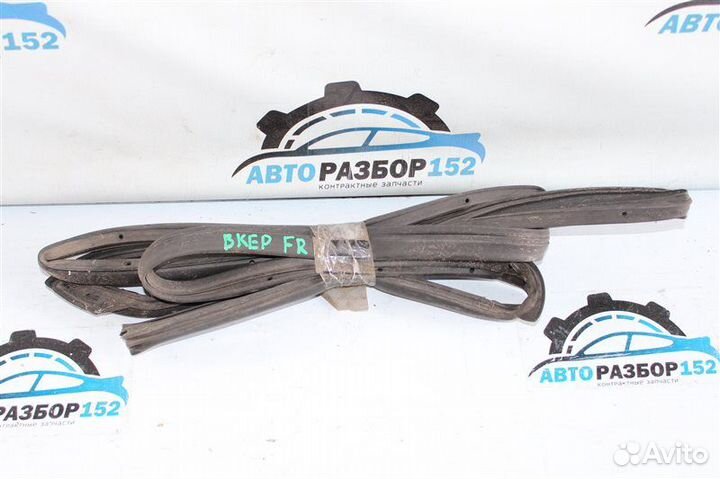 Дверной уплотнитель передний правый Mazda 3 BK LF