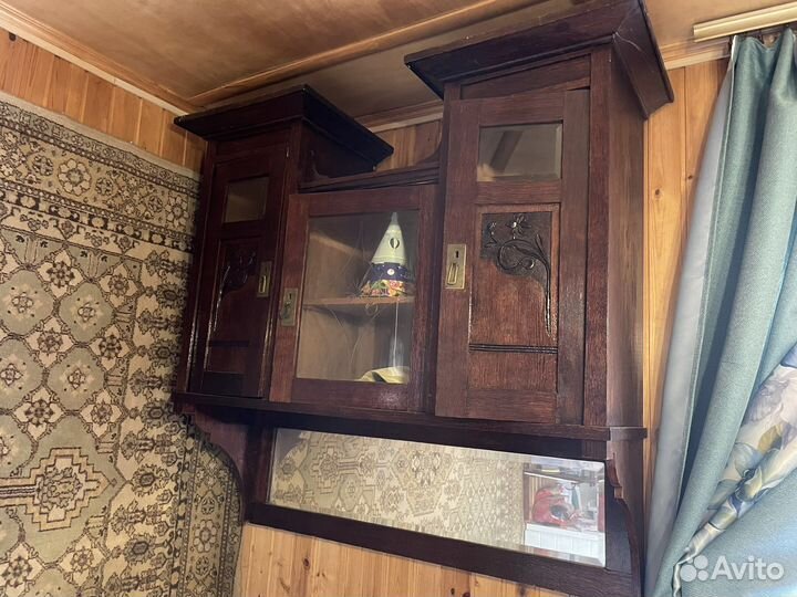 Антикварный шкаф витрина