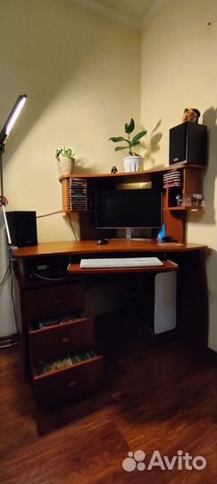 Компьютерный стол