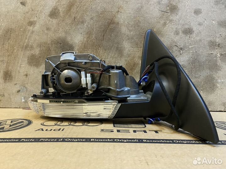 Правое зеркало Фольксваген Туарег 2003-2007г