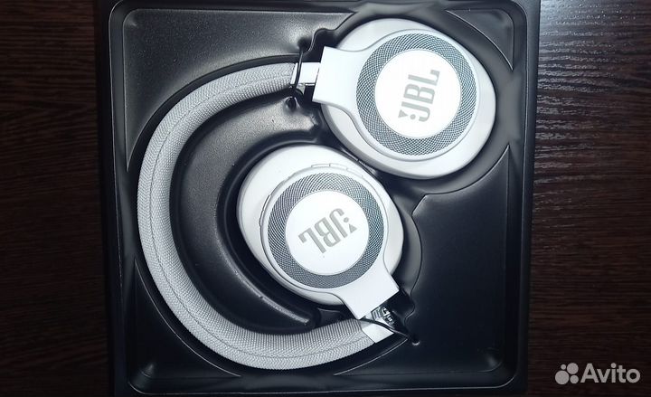 Наушники JBL E65btnc