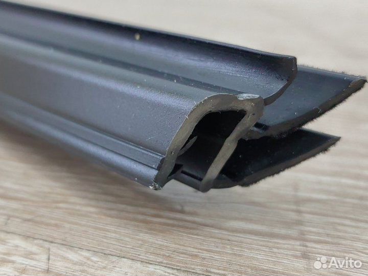 Бархотка стекла передняя правая Bmw X5 Рест E70